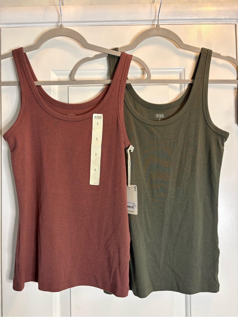a.n.a Sleeveless Ribbed Tank Top - Rosewood and Olive